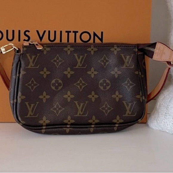 Louis Vuitton Pochette Monogram Purse - Picture 15 of 15